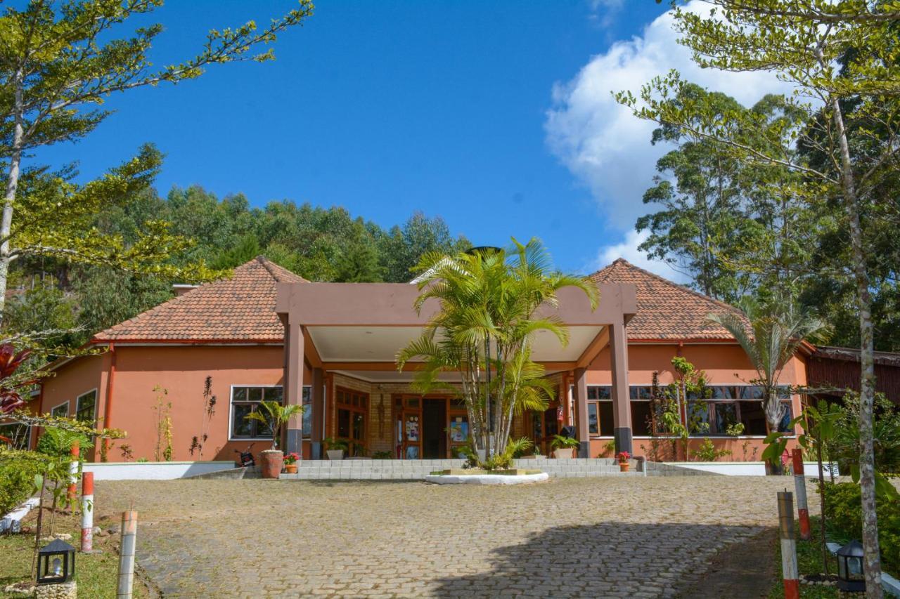 Andasibe Cyperus Hotel Moramanga Buitenkant foto
